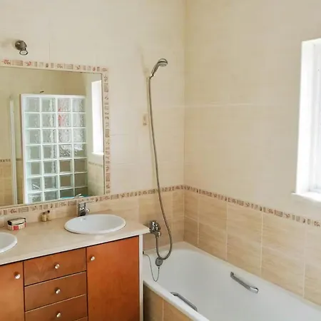 Vakantiehuis E - Moradia No Meco A 5min Da Com Jardim & Bbq Sesimbra