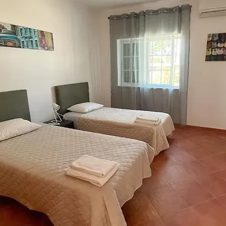 E - Moradia No Meco A 5min Da Com Jardim & Bbq Vakantiehuis